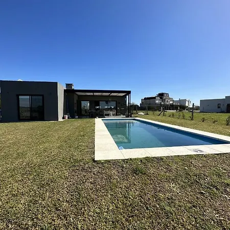 Casa Familiar A La Laguna En San Sebastian, Escobar, 3 Dormitorios, Jardin, Pileta, Parrilla Y Canoas Zelaya Exterior photo