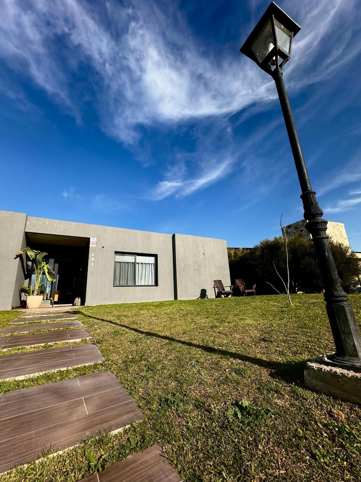 Casa Familiar A La Laguna En San Sebastian, Escobar, 3 Dormitorios, Jardin, Pileta, Parrilla Y Canoas Holiday home