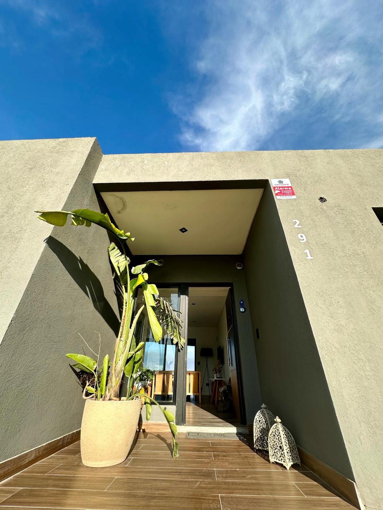 Casa Familiar A La Laguna En San Sebastian, Escobar, 3 Dormitorios, Jardin, Pileta, Parrilla Y Canoas Holiday home
