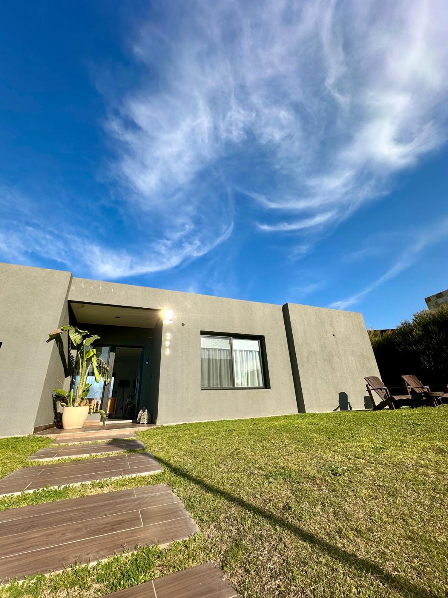 Holiday home Casa Familiar A La Laguna En San Sebastian, Escobar, 3 Dormitorios, Jardin, Pileta, Parrilla Y Canoas *