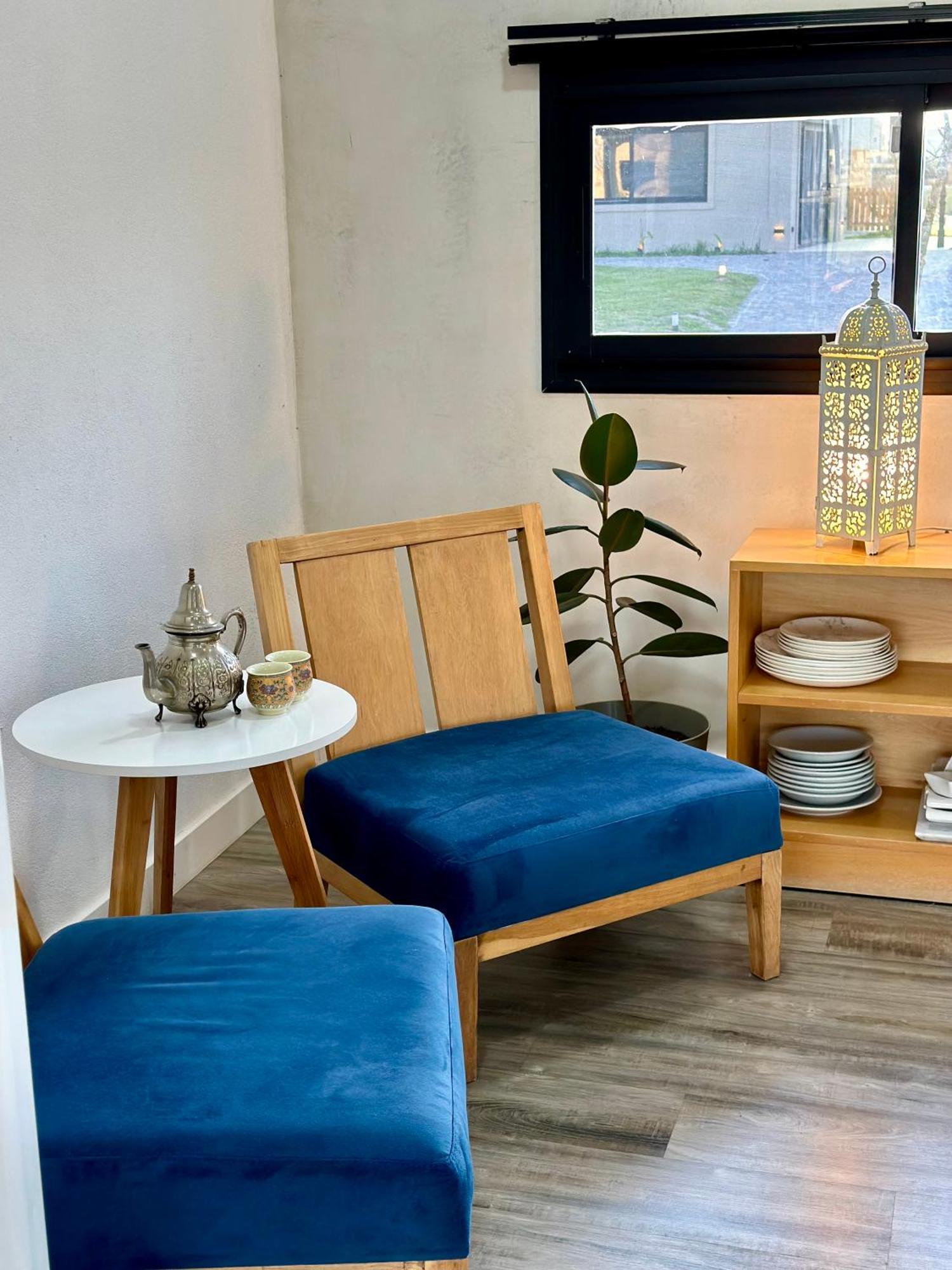Casa Familiar A La Laguna En San Sebastian, Escobar, 3 Dormitorios, Jardin, Pileta, Parrilla Y Canoas * Zelaya
