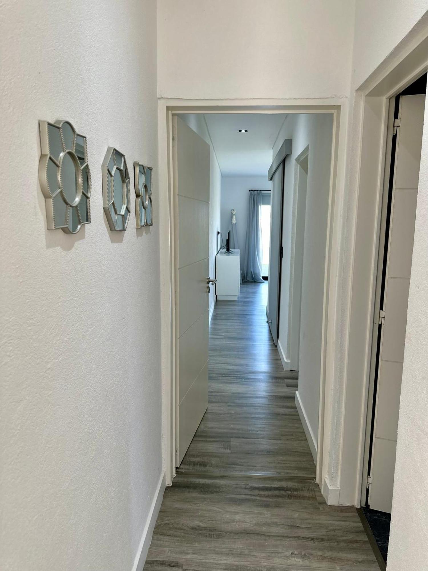 Casa Familiar A La Laguna En San Sebastian, Escobar, 3 Dormitorios, Jardin, Pileta, Parrilla Y Canoas
